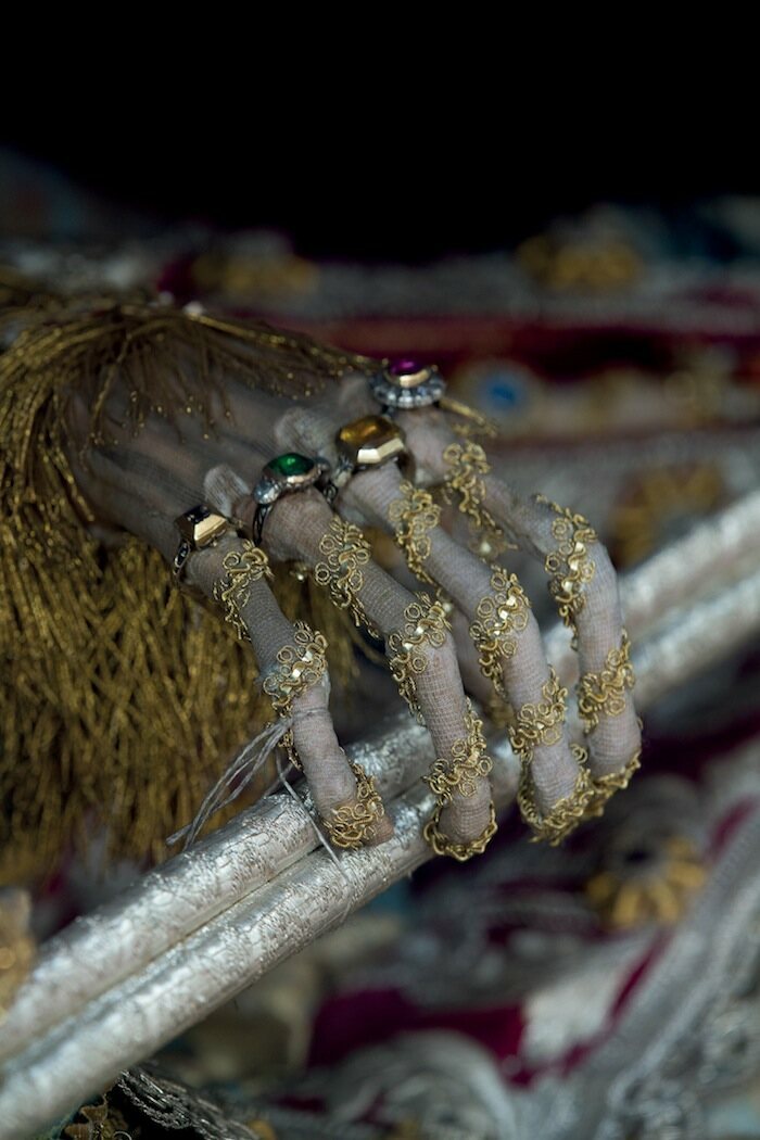 the rich apciept skeletop which was wrapped with extremely valuable jewels was found 2