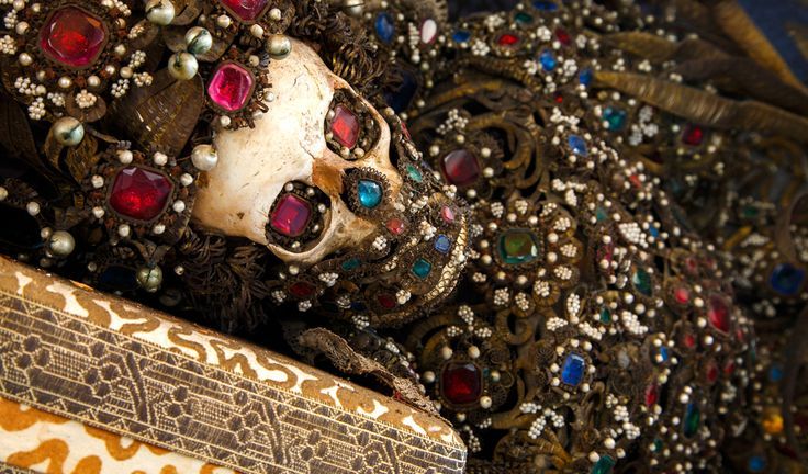 the rich apciept skeletop which was wrapped with extremely valuable jewels was found 4
